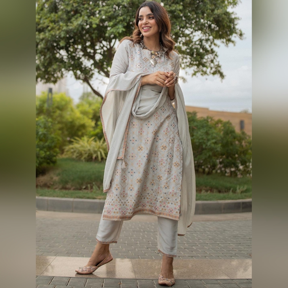 Grey Indian Pakistani kurti salwar suit with dupatta, size medium US 6